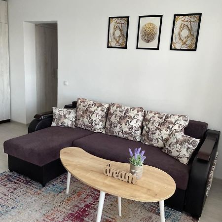 Elite Apartment Targoviste Eksteriør bilde