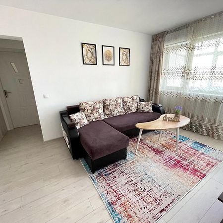 Elite Apartment Targoviste Eksteriør bilde