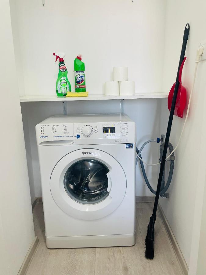 Elite Apartment Targoviste Eksteriør bilde