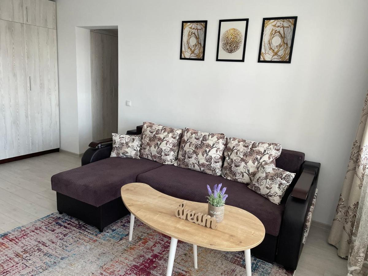 Elite Apartment Targoviste Eksteriør bilde